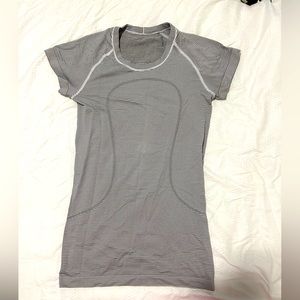 LuluLemon Swiftly Tech short sleeve size 4